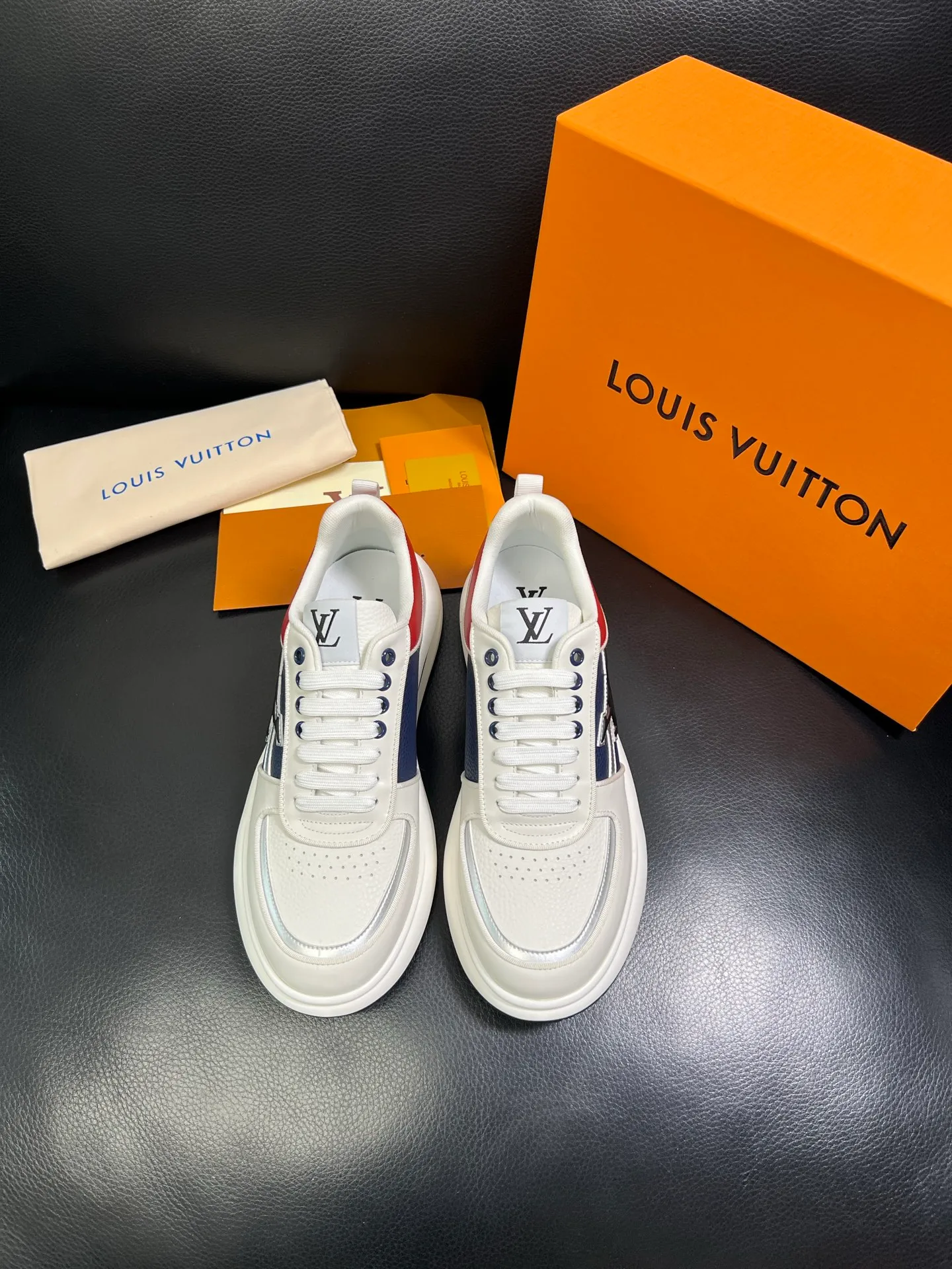 Men's shoes💰800 Lv 🔍Top purchasing agent🇮🇹 Louis Vuitton, the sports sneaker counter is synchronized, the uppers are imported from Italy, high-quality splicing colorful and complex crafts, the imported mesh padding is soft and comfortable, soles: original soles specially provided by the original factory, T men's men's shoes 💰U exclusive movable molded soles are super comfortable, original factory and single goods, 🔍🔍high quality, you can enter and exit the counter at will, welcome to compare, code number 38-44 (customized 45) 85871